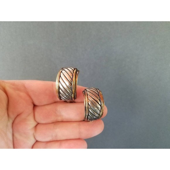 Two Toned Twisted Ribbed Clip-on Earrings - Picture 6 of 10